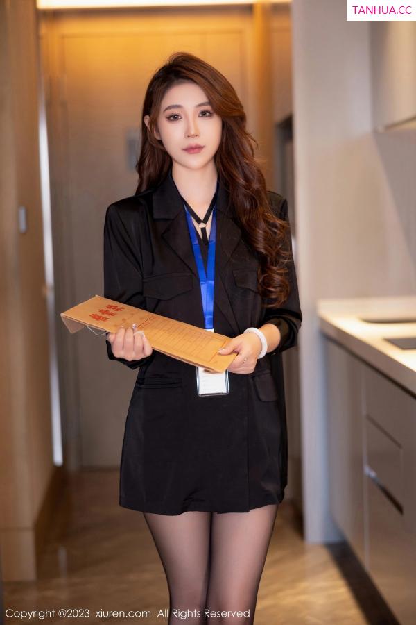   [XiuRen]高清写真图 2023.08.04 No.7188 汐汐baby 黑丝美腿第3张图片